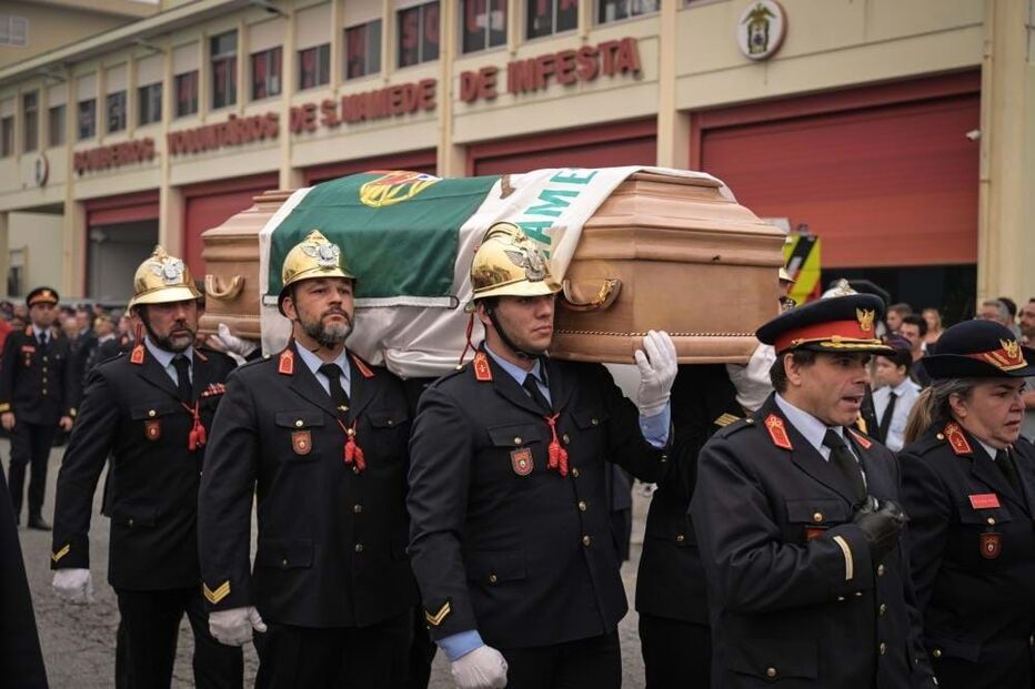 Muita emoção no adeus ao 'Carismático 30' como era conhecido