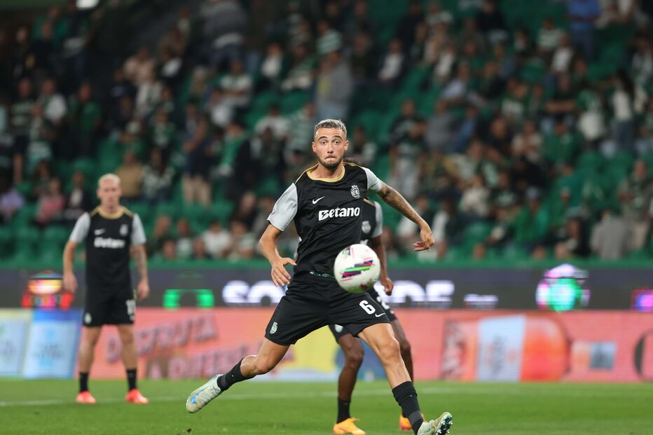 Jogo entre Sporting e AVS SAD