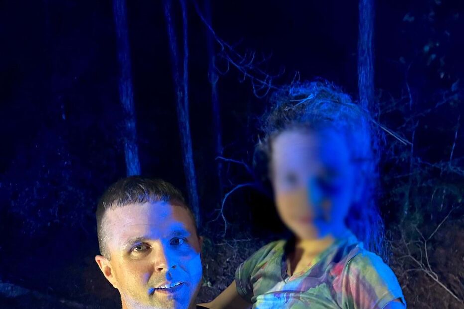 Peyton Saintignan, de 10 anos, com polícia