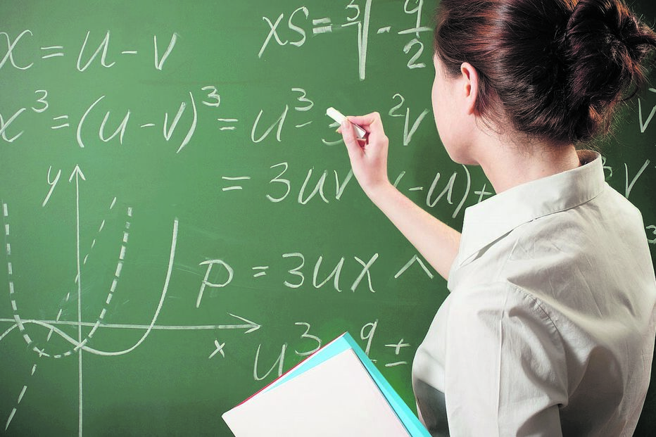 Milhares de professores deveriam ter subido de escalão e ser aumentados este mês