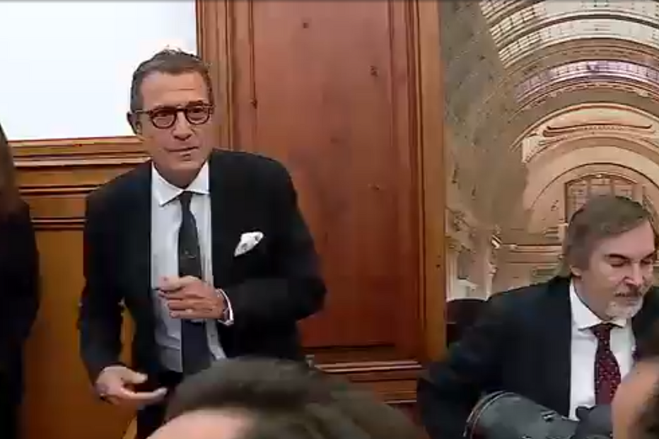 Justiça investiga milhões de António Mexia. Fortuna estava escondida em offshore