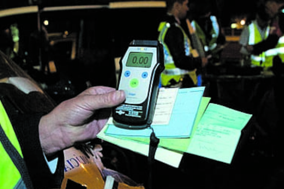 Condutor com 2,1 g/l não quer entregar carta de condução 