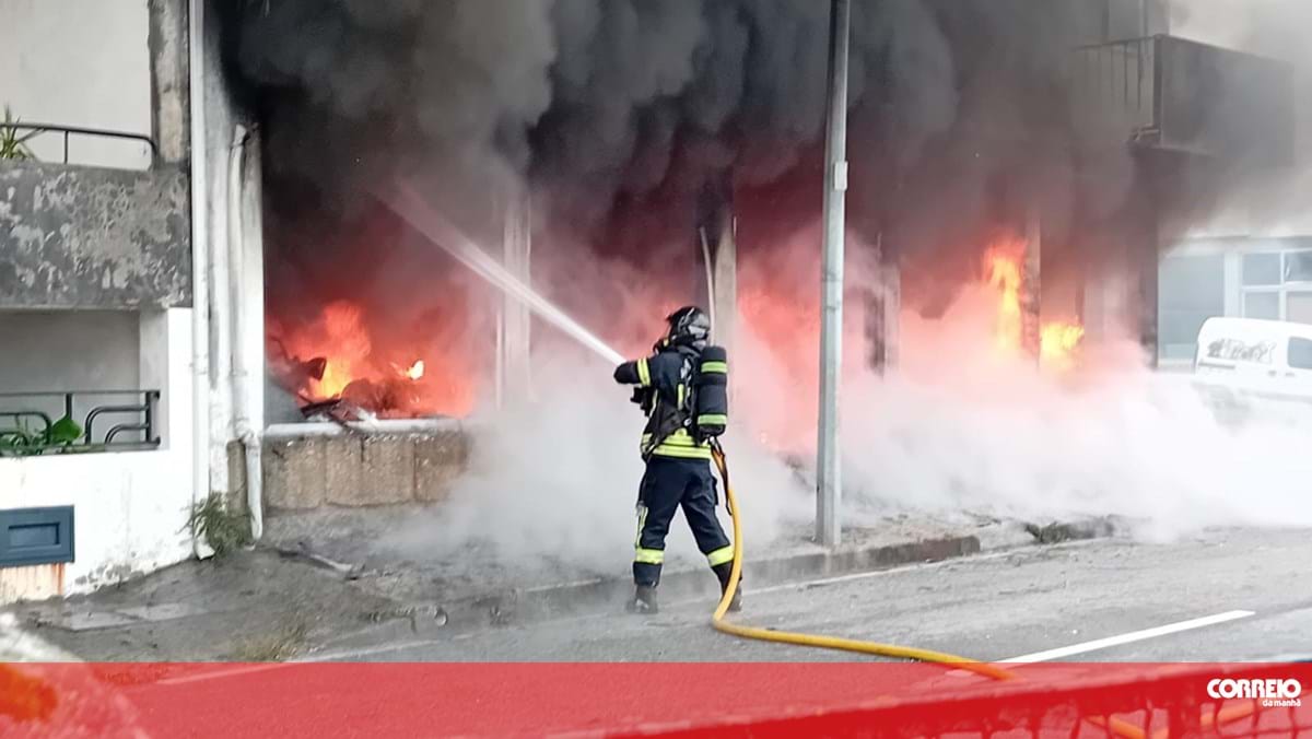 "Foi uma cena de horror": Incêndio em oficina mata mulher e deixa marido ferido em Viana do Castelo