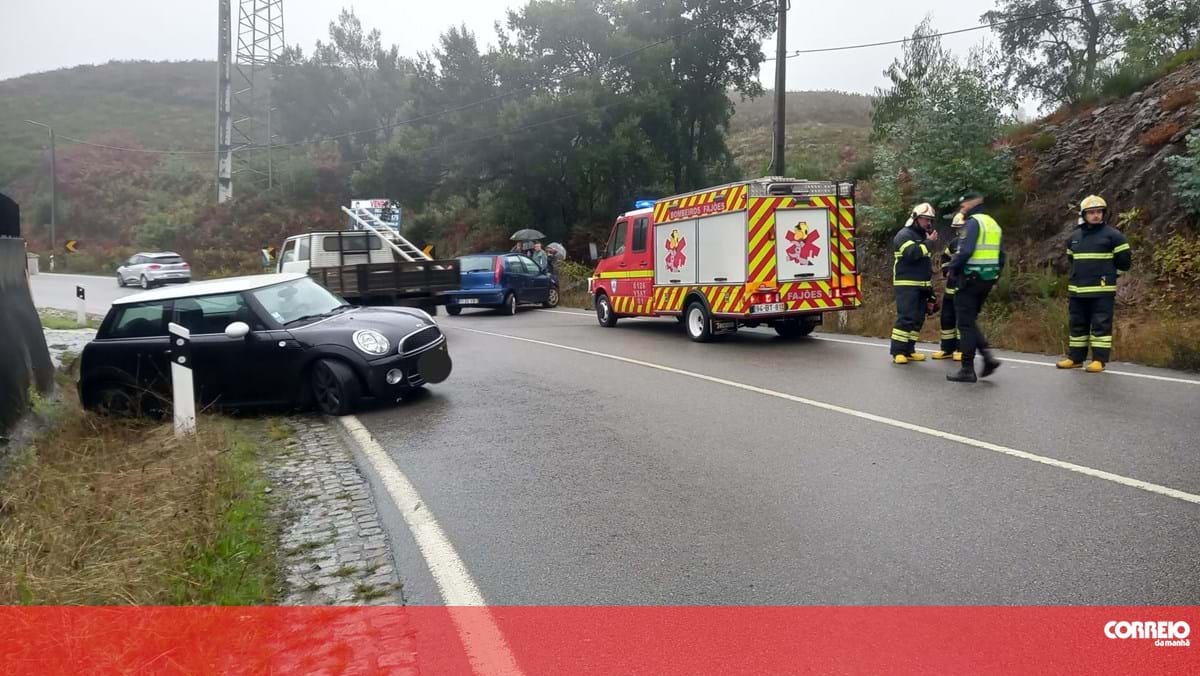 Homem sofre ferimentos em colisão entre dois veículos em Oliveira de Azeméis