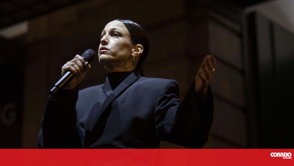 Silêncio que se vai cantar o fado... no Japão: Carminho arranca digressão com todos os espetáculos esgotados