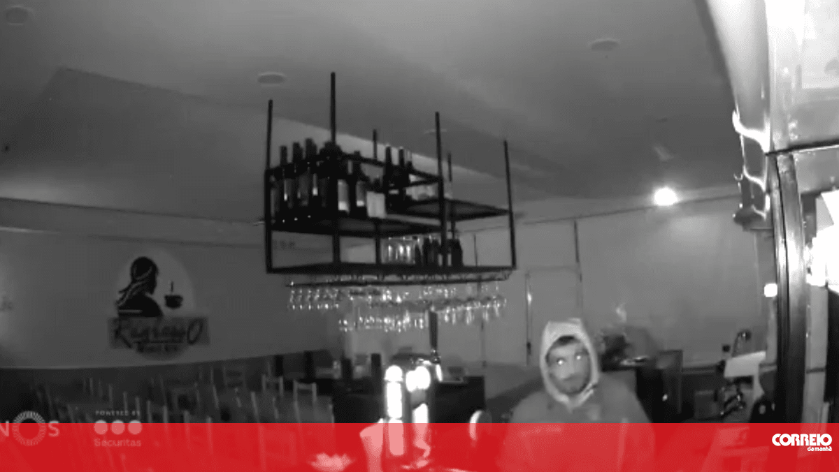 Imagens de videovigilância mostram assalto a snack-bar na Maia