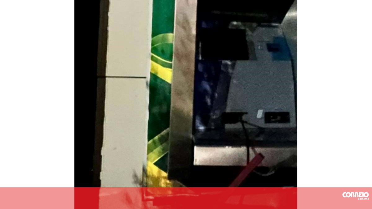 Explodem caixa multibanco em Castro Laboreiro e fogem em carro furtado