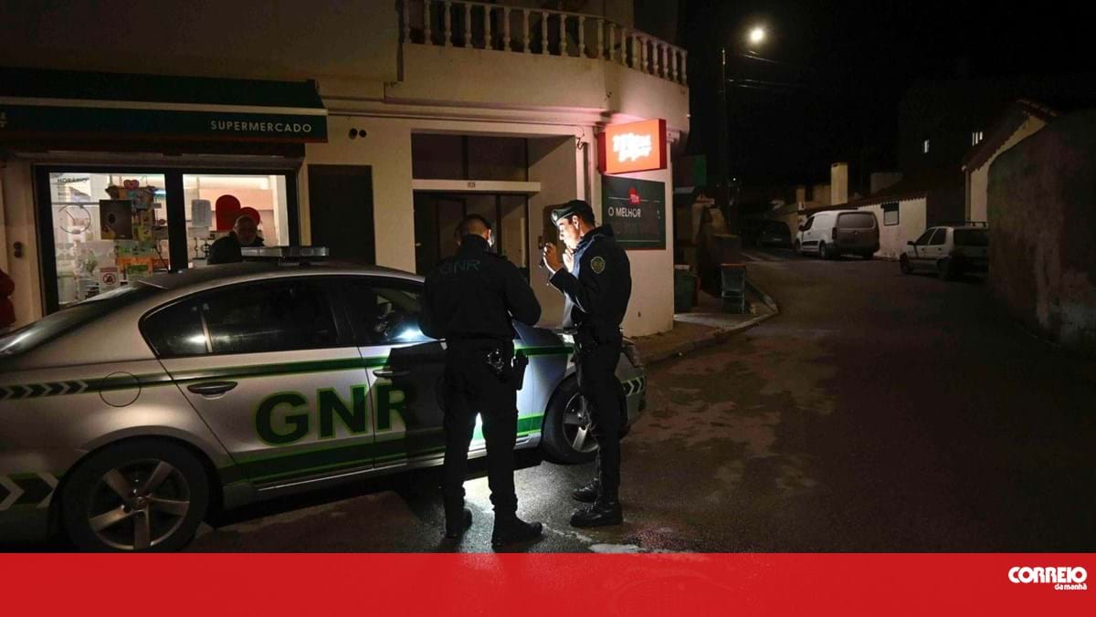 Três encapuzados assaltam minimercado na Vila da Foz do Arelho