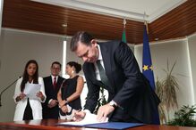 Governo fecha acordo de valorização salarial com parceiros sociais