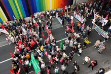  Centenas de trabalhadores não docentes protestam por melhores condições de trabalho 