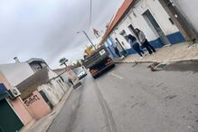 Bombeiro ferido com colisão entre ambulância e camião no Barreiro