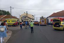 Bombeiro ferido com colisão entre ambulância e camião no Barreiro