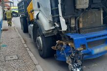 Bombeiro ferido com colisão entre ambulância e camião no Barreiro