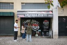 Jovem escapa a tiros de triplo homicida e foge de autocarro