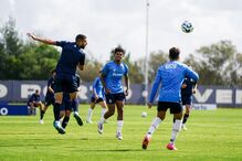Jogadores do FC Porto durante o jogo-treino com Arouca