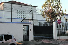 Dezenas de reclusos envolvidos em confrontos na cadeia de Setúbal. Três guardas prisionais ficaram feridos