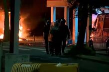 Populares incendeiam autocarro no bairro do Zambujal e obrigam a reforço policial