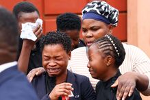 Milhares de pessoas no funeral de advogado de Venâncio Mondlane em Moçambique