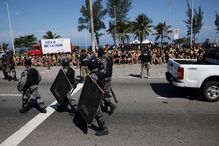 Batalha campal no Rio de Janeiro levou à detenção de 250 adeptos uruguaios