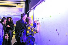 Na exposição ‘Living Van Gogh’, os visitantes podem ‘pintar’ as obras do icónico artista 