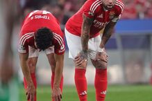 Tomás Araújo e Otamendi são a imagem da desilusão que se apoderou dos jogadores do Benfica