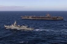 Fragata portuguesa escolta porta aviões nuclear