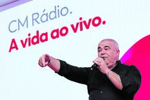 Toy interpretou o hino da CMR 