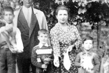 Mourão. João Simão da Silva (ao centro) com os pais (Maria Isabel Caeiro e João Marques e Silva) e os irmãos Ernesto (à esq.) e Alfredo (à dir.)