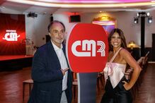 Júlio Heitor e Lara Afonso durante apresentação da Rádio do Correio da Manhã