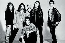 O músico na Quinta do Bill (segundo á esquerda)