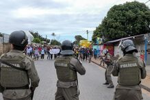 Polícia dispersa com gás lacrimogéneo manifestantes pró-Venâncio Mondlane em Maputo 