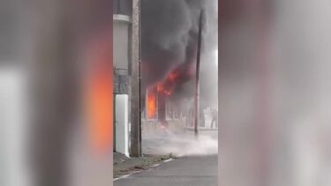 Mulher de 52 anos morre em incêndio em oficina de motas. Marido está em estado grave