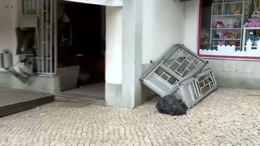 Ladrões invadem café e assaltam posto ATM em Cascais
