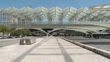 Sem-abrigo esfaqueado no pescoço na Gare do Oriente