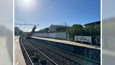 Incêndio em caixa elétrica pára comboios na Linha de Cascais e força retirada de 40 passageiros