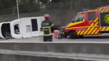 Um ferido em colisão entre autocaravana e camião na A1 em Gaia