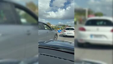 Dois motociclistas em fuga após acidente com carro na A5 em Carcavelos. Trânsito condicionado no sentido Cascais-Lisboa