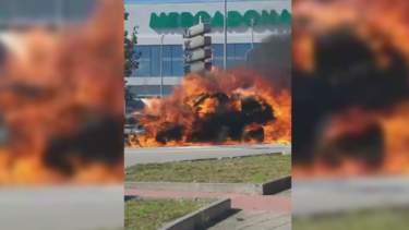 Carro arde perto de supermercado em Valongo