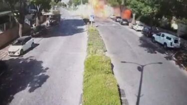 Imagens de videovigilância mostram momento em que 'rocket' atinge uma cidade do norte de Israel 