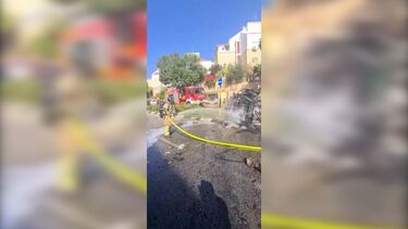 Médicos e bombeiros em Israel após o lançamento de 'rockets' do Hezbollah 