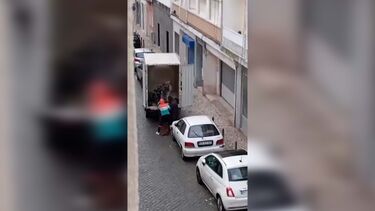 Gang usa carrinha furtada para roubar mota à luz do dia em Lisboa