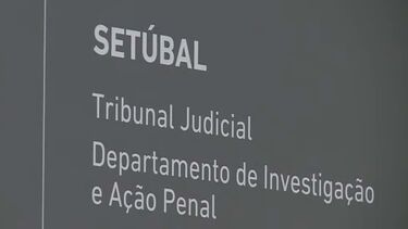 Regou o filho com gasolina e disse à mãe que fez uma grande asneira: o que se sabe sobre o caso da estrela do Love on Top
