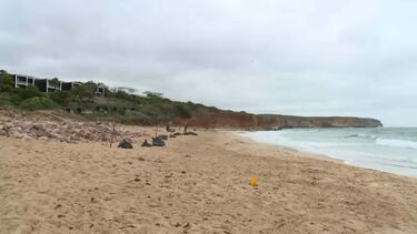 Lavagem de petroleiros gera poluição em praias ao largo da costa do Algarve