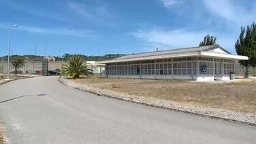 Guardas prisionais intercetam funcionária civil da cadeia de Alcoentre com droga, seringas e dinheiro