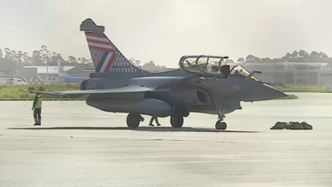 Caça francês aterra de emergência no Aeroporto Sá Carneiro no Porto