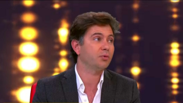 “As minhas amigas não me agarravam assim”: Ricardo Azedo reage a vídeo de India Malhoa com rapaz na Disneyland  