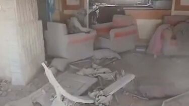 Últimas imagens mostram líder do Hamas a atirar pau a drone israelita