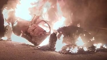 Carro totalmente destruído por chamas em Gondomar