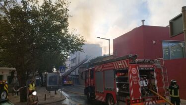 Incêndio em casa devoluta em Faro