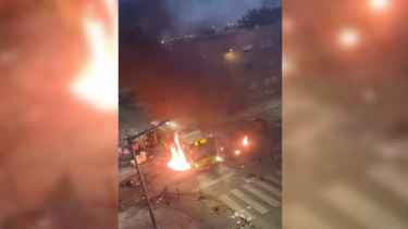 Ambiente continua tenso no bairro do Zambujal: Populares incendeiam autocarro e obrigam a reforço policial